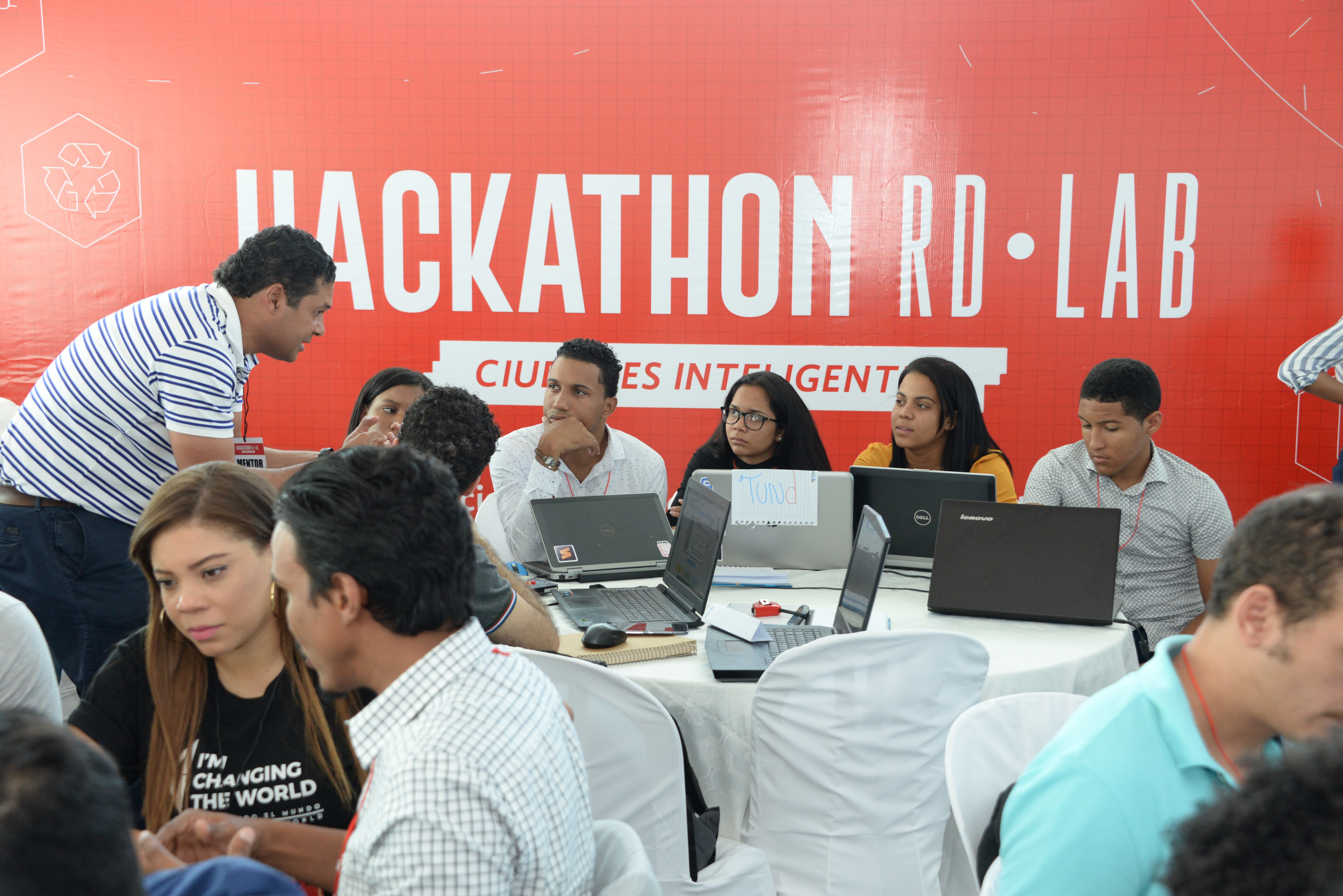 Presentan en Hackathon diez proyectos para desarrollar ciudades inteligentes