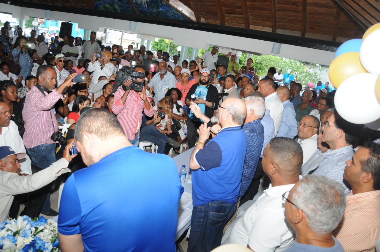 Hipólito Mejía en San Pedro Macorís promete relanzar la industria azucarera