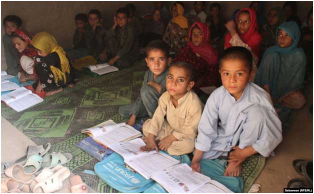 Ataques se triplican contra indefensas escuelas de Afganistán