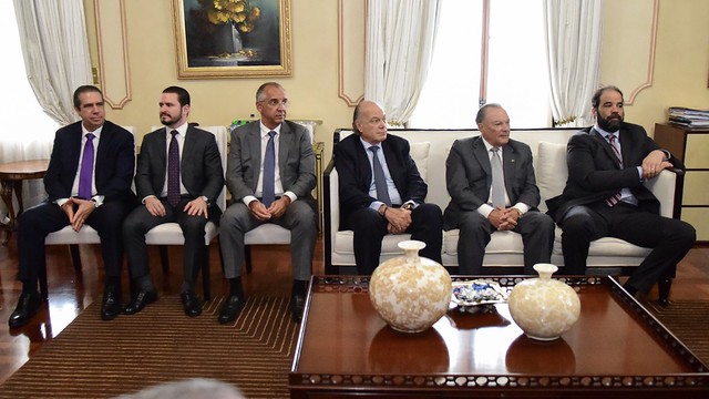 Presidente Medina recibe en Palacio a 12 prestantes empresarios