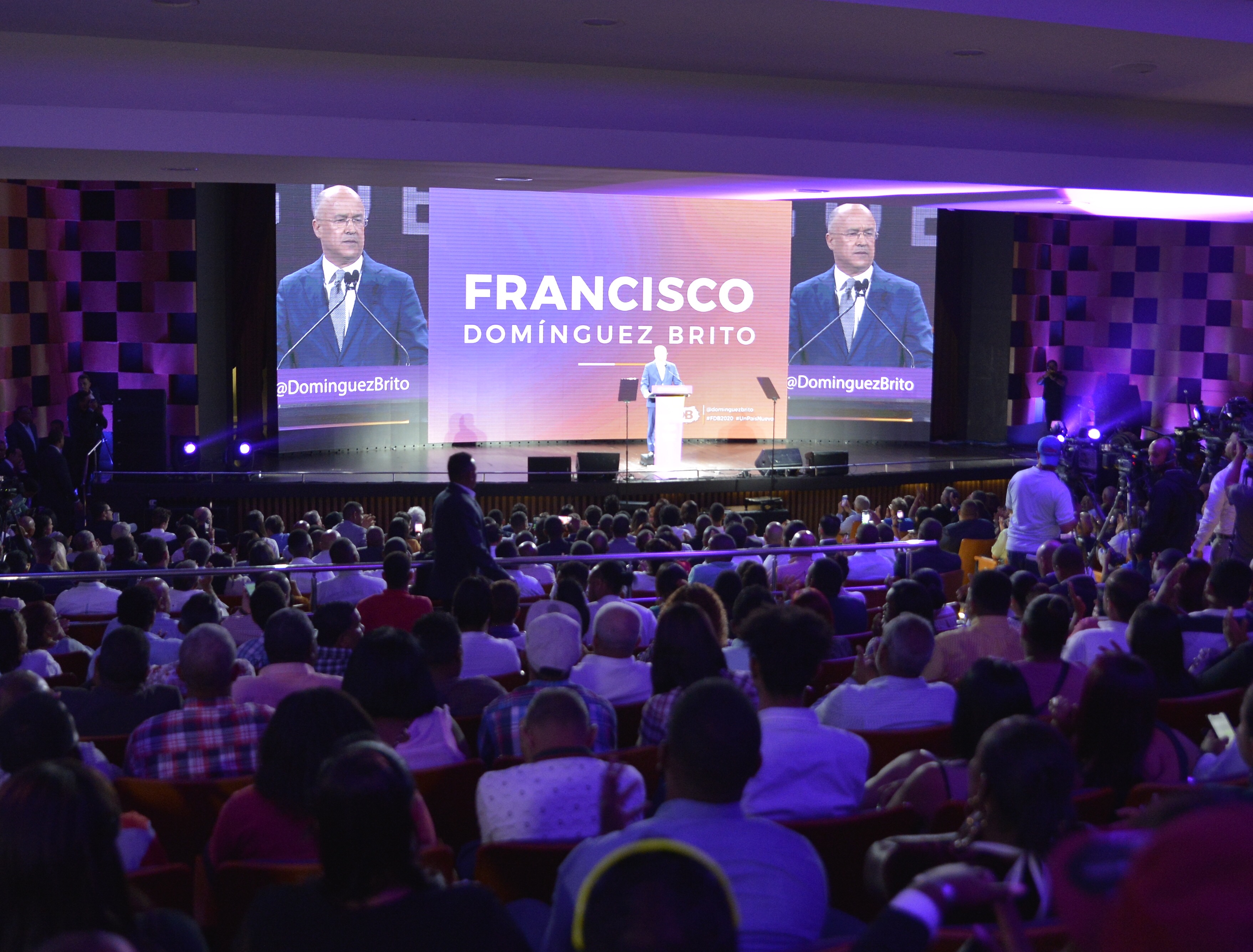 Domínguez Brito se propone para unir al PLD