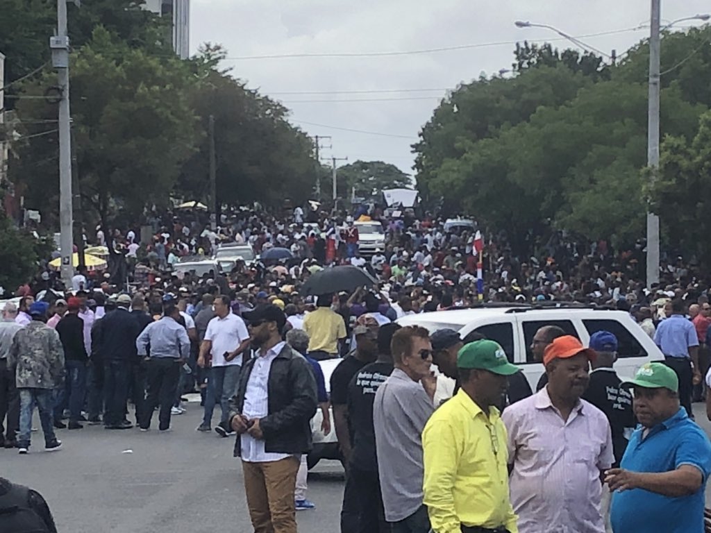 Leonel Fernández frente al Congreso exhorta a legisladores del PLD a respetar al pueblo dominicano