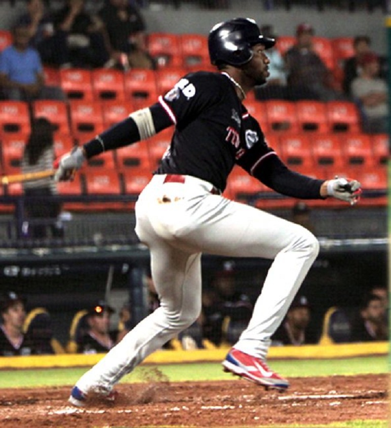 Águilas anuncian la contratación de tres jugadores importados