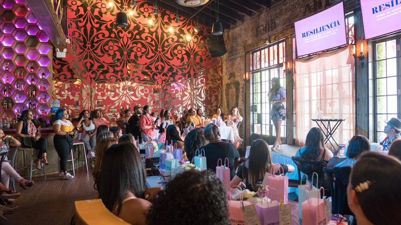 Paloma de la Cruz impartió exitosa conferencia en Nueva York