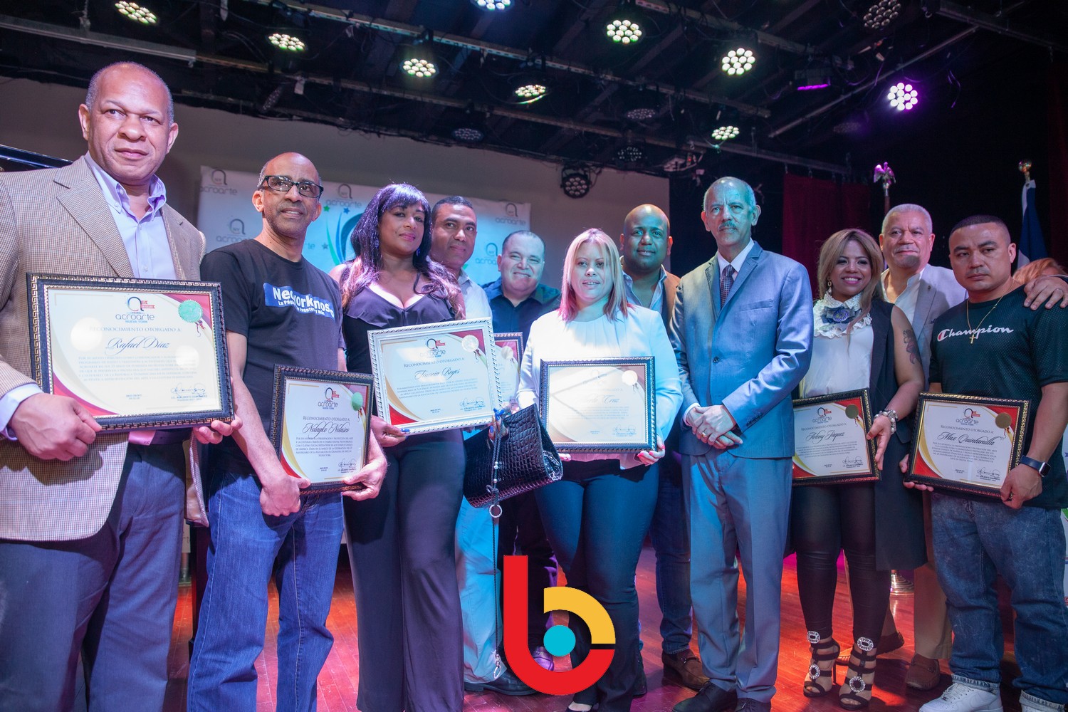 Acroarte en Nueva York pone periódico en circulación