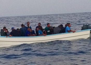 Pese amenaza de tormenta Dorian detienen 14 dominicanos llegaron en Yola a Puerto Rico