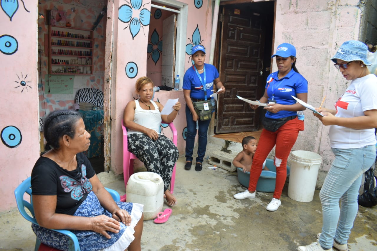 Cazando mosquitos para eliminar el dengue