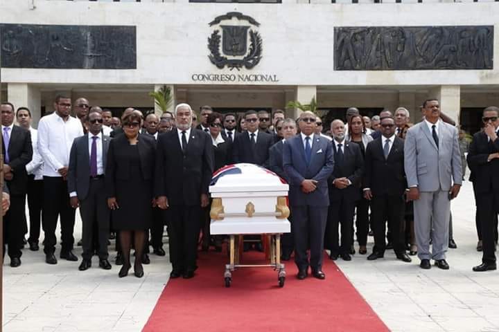 Cientos de munícipes despiden al alcalde Radhames Castro