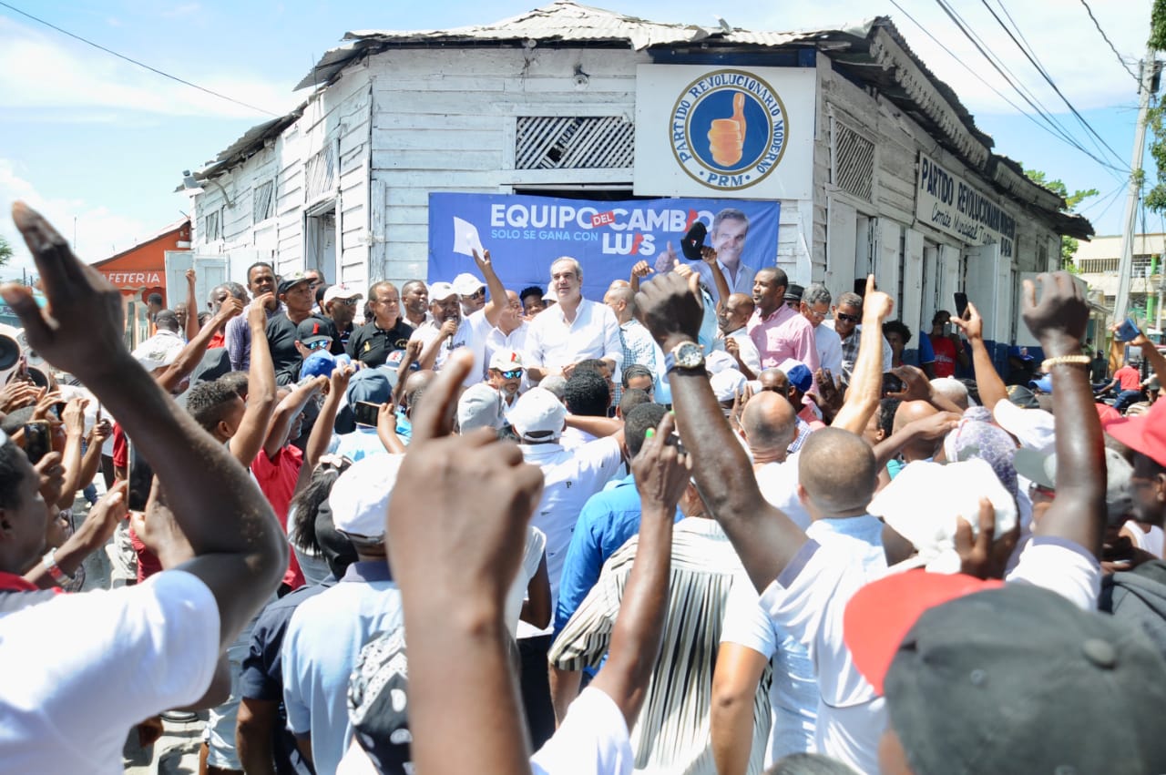 Abinader llama perremeístas de todo el país a respaldar simulacro de la JCE