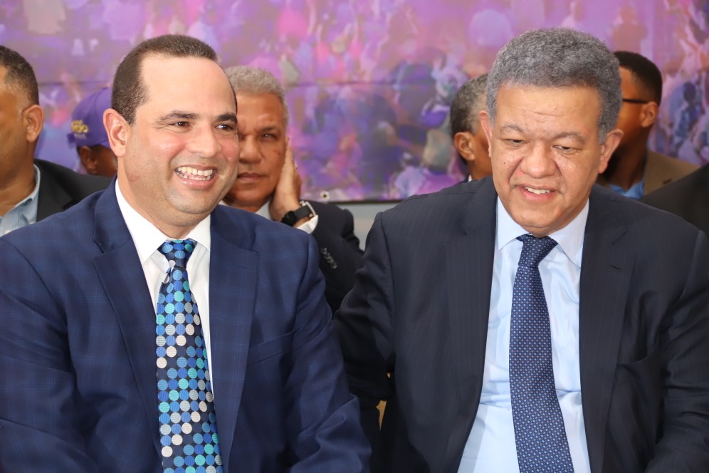 Leonel recibe apoyo de Crespo y truena contra el poder