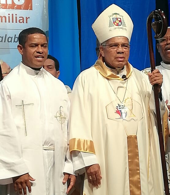 Arzobispo Ozoria Acosta sugiere nuevos planes para fortalecer la familia