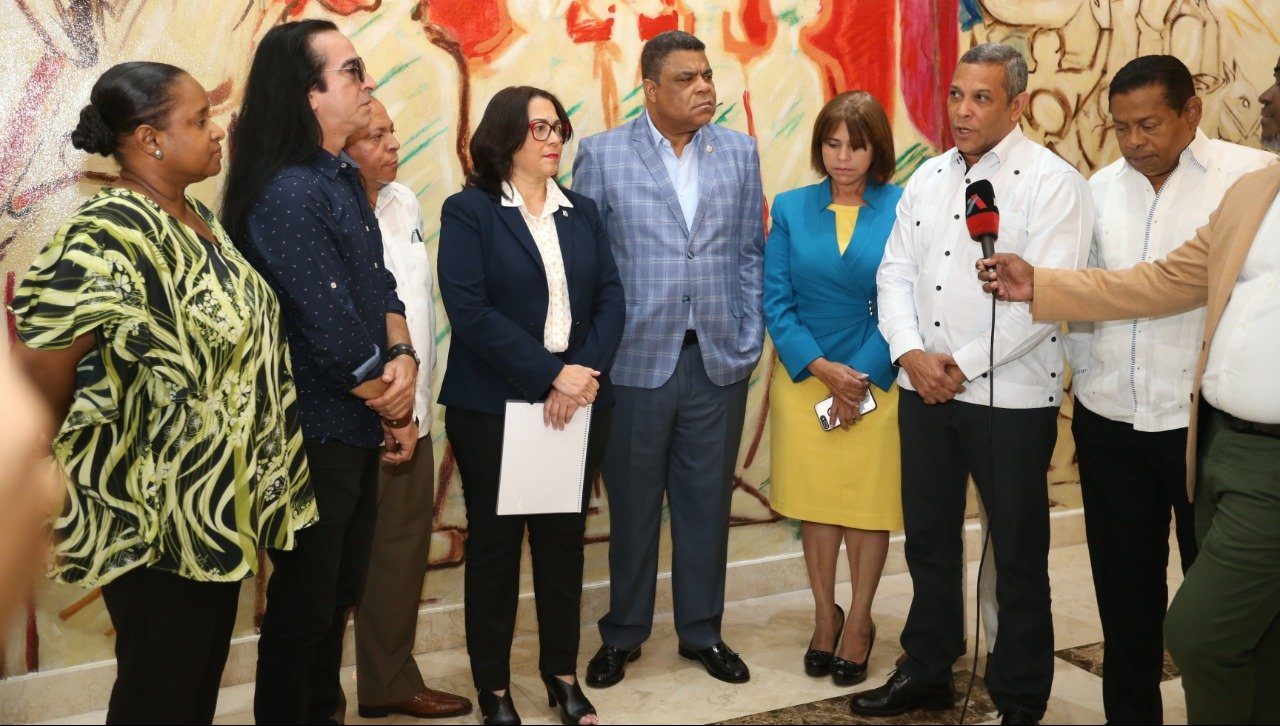 Franklin Romero recibe visita de grupo de Culturólogos