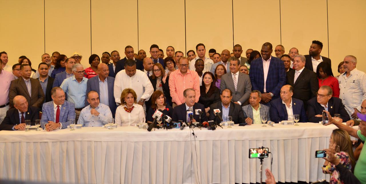 Las razones de la renuncia de Reinaldo Pared apuntan hacia Gonzalo Castillo