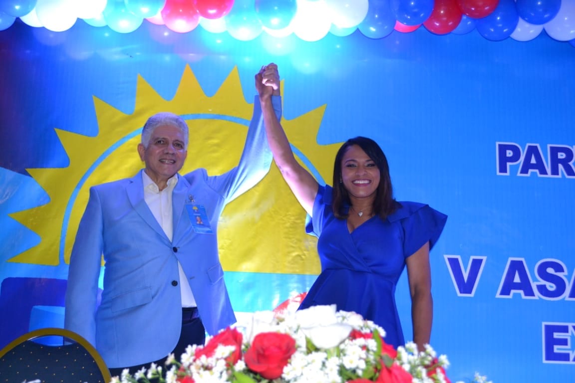 Locutora Diurka Pérez candidata a diputada por DXC