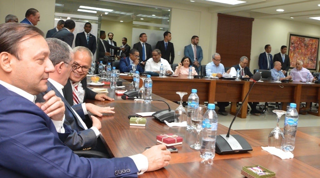 33  de los 35 miembros del Comité Político del PLD participan de la reunión