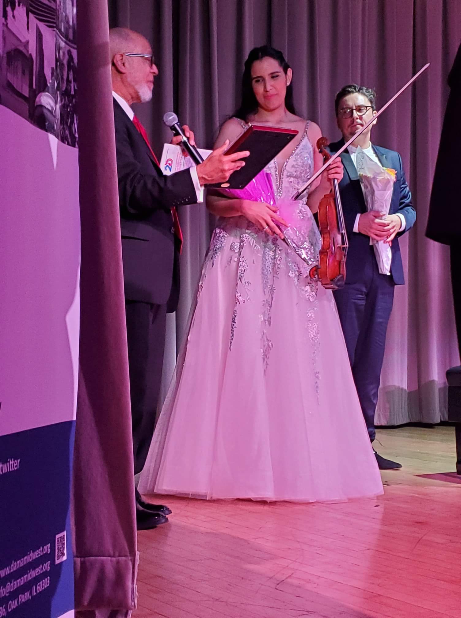 La violinista dominicana Aisha Syed ofrece concierto clínica en Chicago