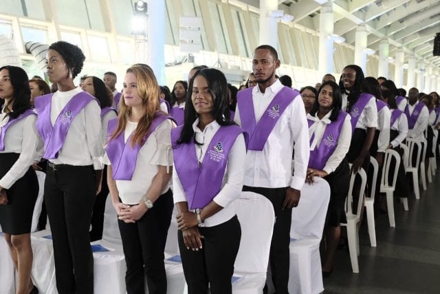 ISFODOSU inicia investidura de 1,026 maestros