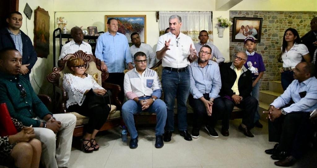 Gonzalo Castillo recorre municipios de San Cristóbal