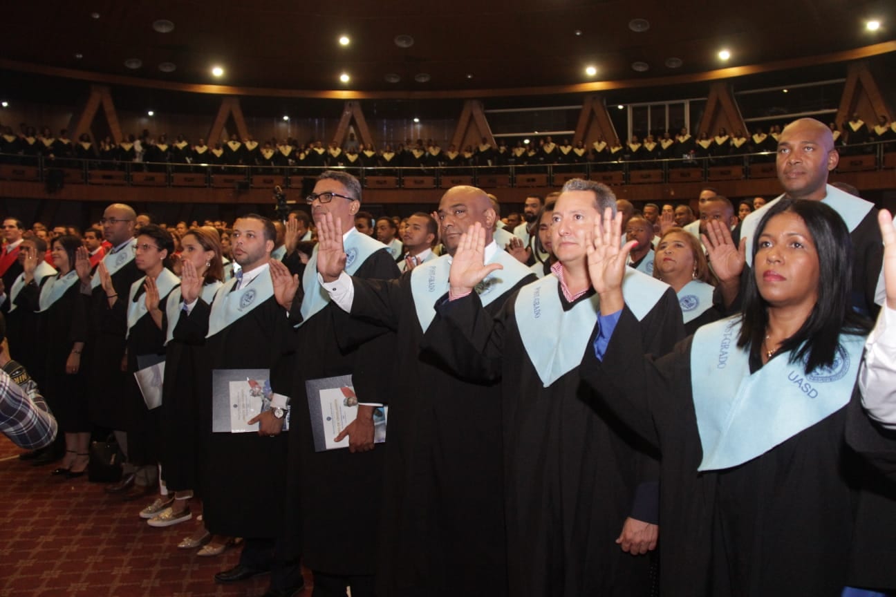 UASD inviste mil 321 profesionales en nivel de maestría y otras especialidades