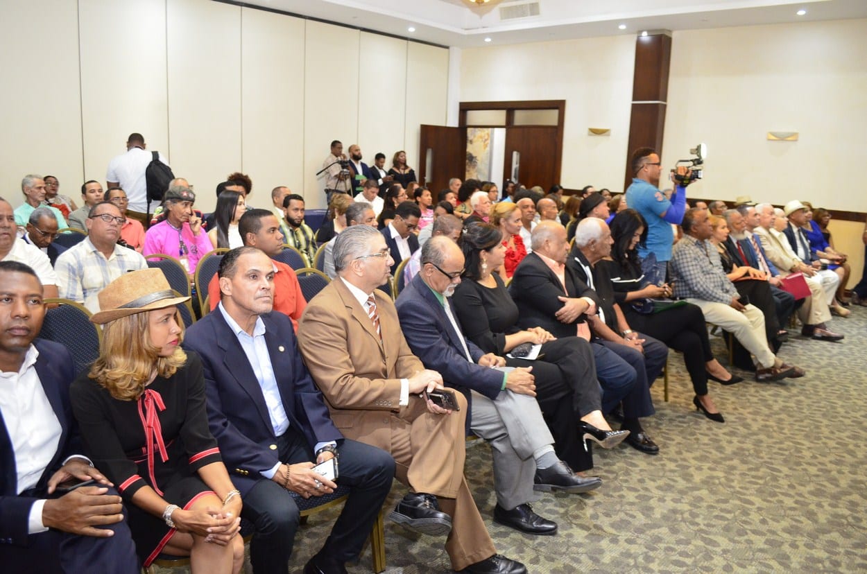 Juramentan directivos CDP Santiago