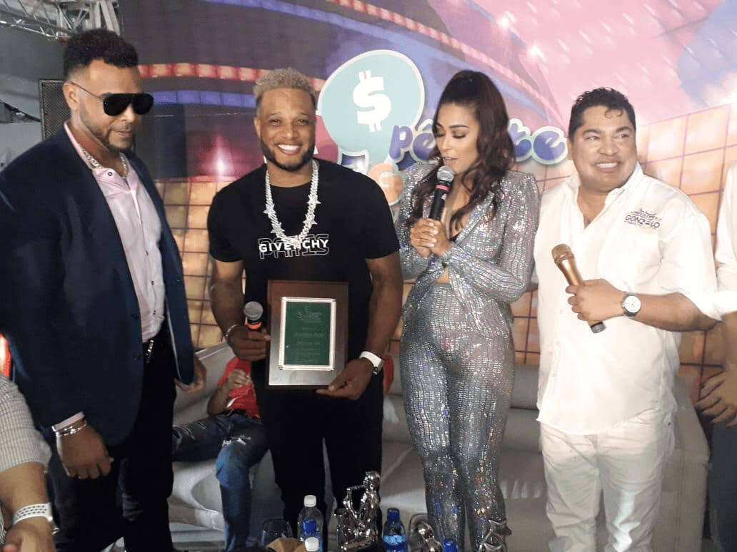 El Pacha celebra octavo aniversario de su espacio de TV