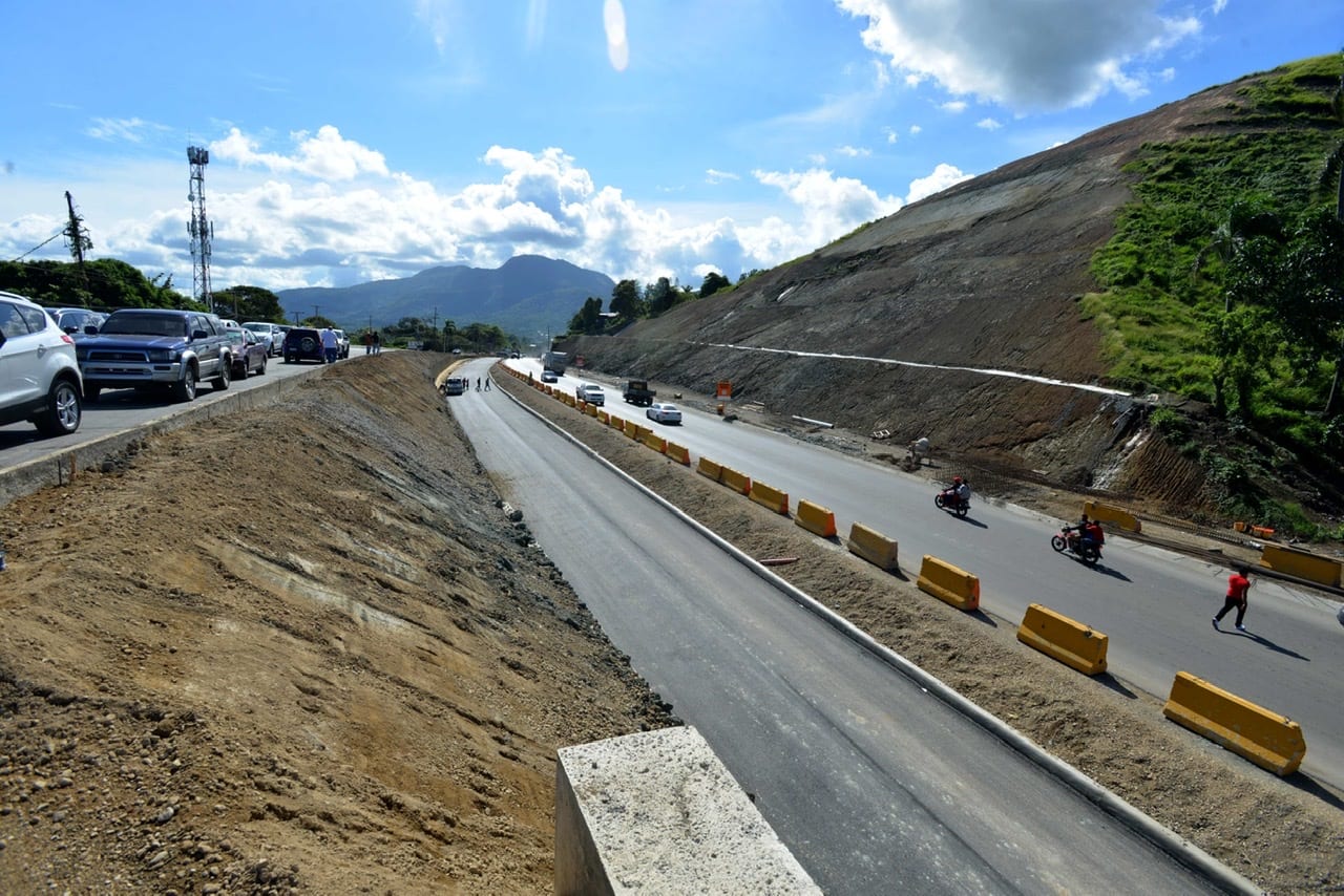 Avanza construcción de la carretera Navarrete-Puerto Plata