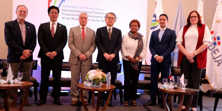 Promueven en seminario autonomía económica de las mujeres en el sector mipymes