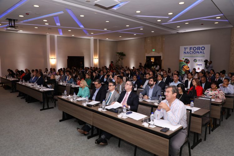 RD cuenta con 673 empresas en 74 parques industriales que generan más de 171,000 empleos