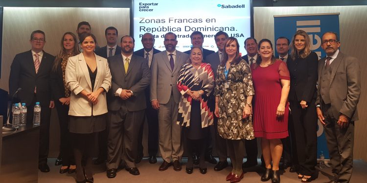 Empresarios españoles interesados en invertir en el sector zonas francas en RD