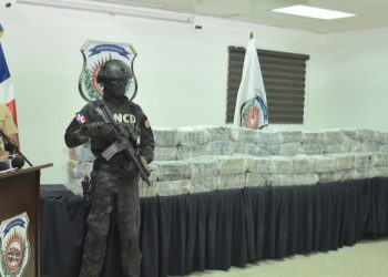 Ocupan en medio de tiroteo 21 sacos de cocaína frente a costa de San Pedro de Macorís