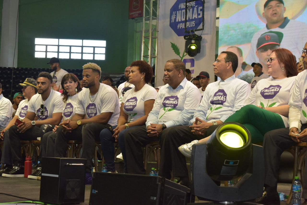 Ministro Educación implora por el fin de los feminicidios