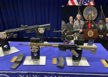 Presuntamente son dominicanos acusados de 107 cargos por vender armas y drogas en El Bronx