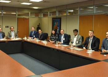 Inversionistas ingleses visitan el Banco Central