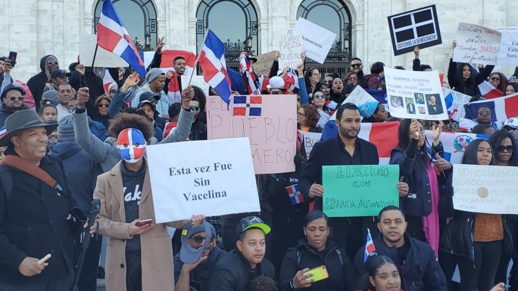Dominicanos en Washington marchan por situación electoral en RD