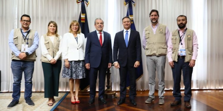 Procurador recibe misión de observadores electorales de la OEA