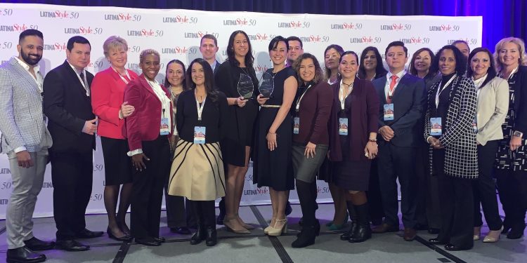 La dominicana Evita Garcés es reconocida por American Airlines