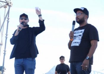 Carlos Sanchez en la hoguera tras su discurso en la Plaza de la Bandera