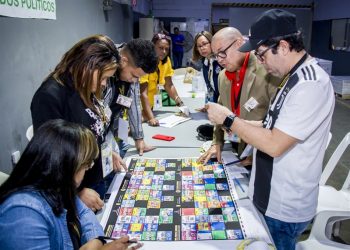 Delegados de partidos y JCE revisan boletas para elecciones 15 de marzo