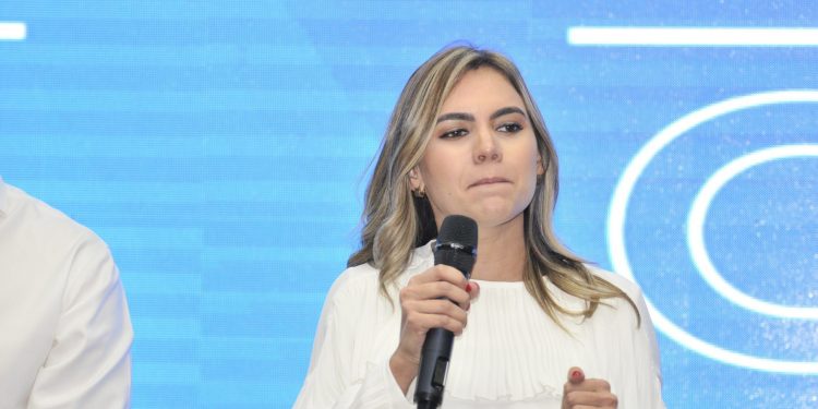 Denisse Cabral deja entrever profundo disgusto con Hugo Beras