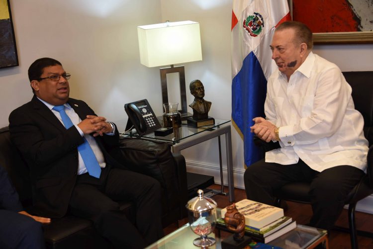 Ministros exploran estrechar lazos culturales entre Dominicana y Panamá