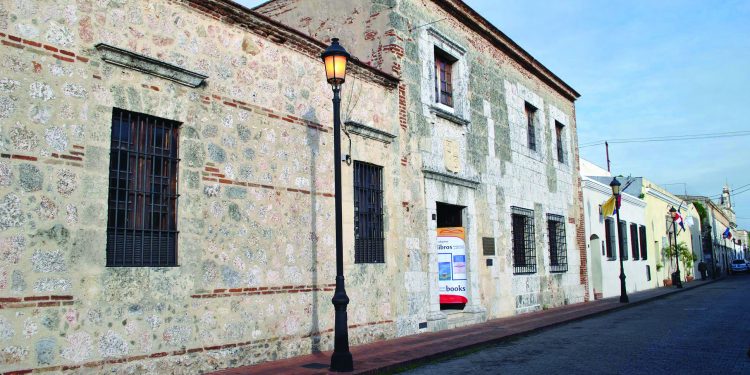 Bibliófilos podrán a circular “Obras Completas” de Tomás Hernández Franco