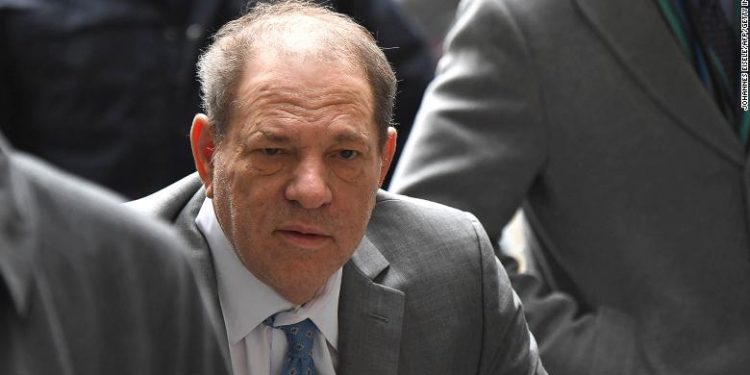 Harvey Weinstein encontrado culpable de violación sexual criminal