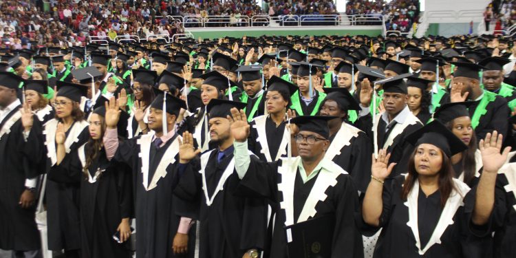 UTESA gradúa 1,027 nuevos profesionales en diferentes áreas