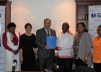 Gildan entrega RD$2.1 millones para favorecer a niños con parálisis cerebral