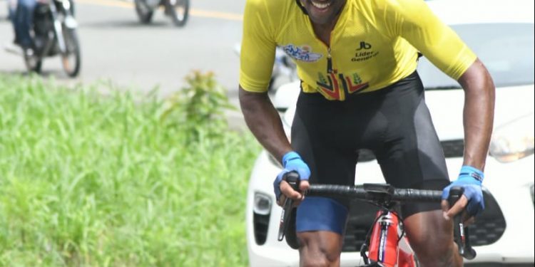 Ismael Sánchez se coronó este domingo gran campeón de la Vuelta Ciclista