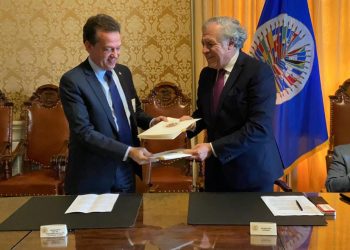 Ito Bisonó firmó en OEA acuerdo de cooperación internacional con Almagro