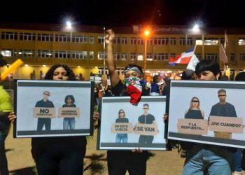 Jóvenes frenan intento de "farandularizar" su protesta en Plaza de la Bandera