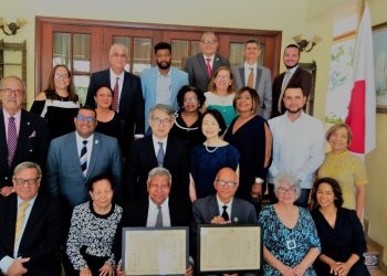 Embajada Japón reconoce dos gestores de bonsai y Origami
