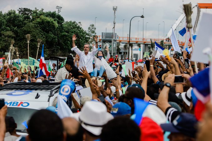 Miles de personas participan en la Marcha por la Democracia