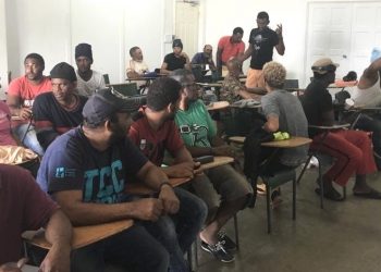 Regresan 17 pescadores dominicanos tras cumplir dos meses en prisión en Las Bahamas